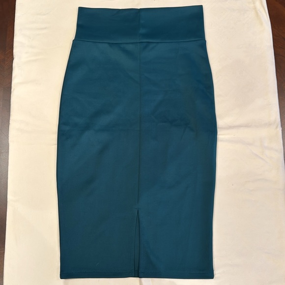 Brand new teal skirt with slit back - Picture 2 of 5